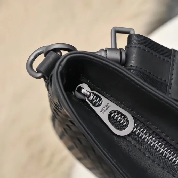 All categories 💚 Top version men’s bags 💚 BV 2024 new BV crossbody bag